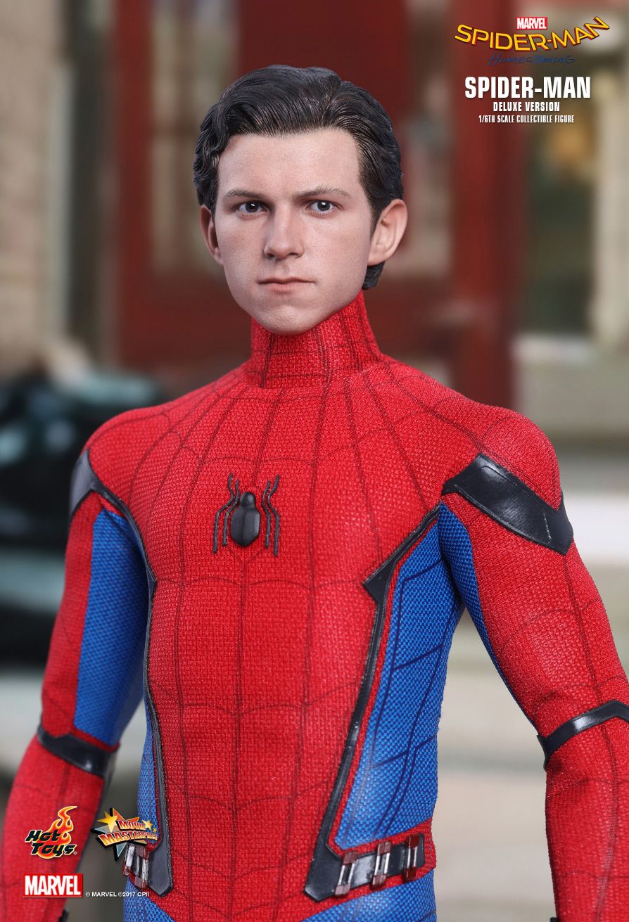 Spider-Man (Deluxe Version)  Sixth Scale Figure by Hot Toys